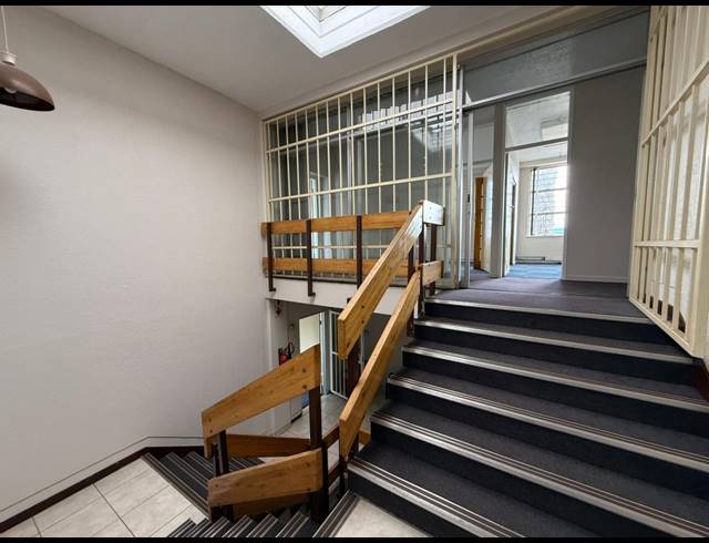 1,080M² OFFICE TO LET IN ALRODE